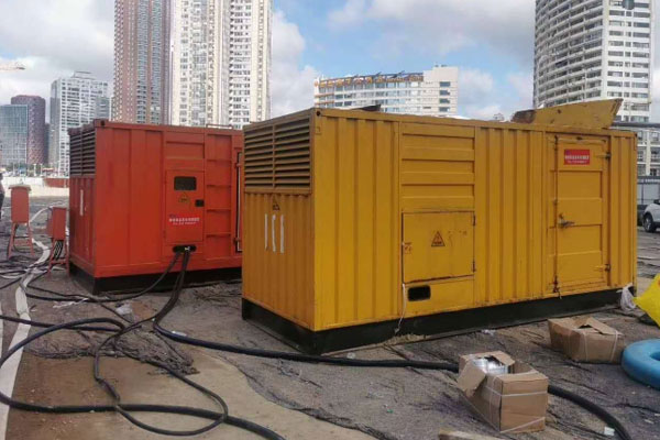 幸福路街道压力测试时，发电机组的燃油系统需要达到多少压力？